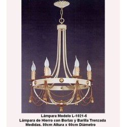 Lampadari classici in ferro battuto. aristocratica