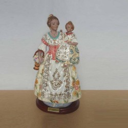 Figuras de porcelana, Madre con hija en una peana, serie limitada. compra. regalo. diseño vintage