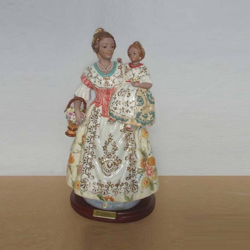 Figuras de porcelana, mãe com a filha em um pedestal, série limitada. compra. Dom. projeto vintage