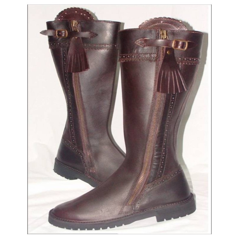 Hunting boots. in leather. Classic. handmade. vintage design. buy. exclusivity
