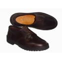 mocasines. zapatos de cuero oscuro. con cordones. hecho a mano. diseño vintage. comprar. exclusividad