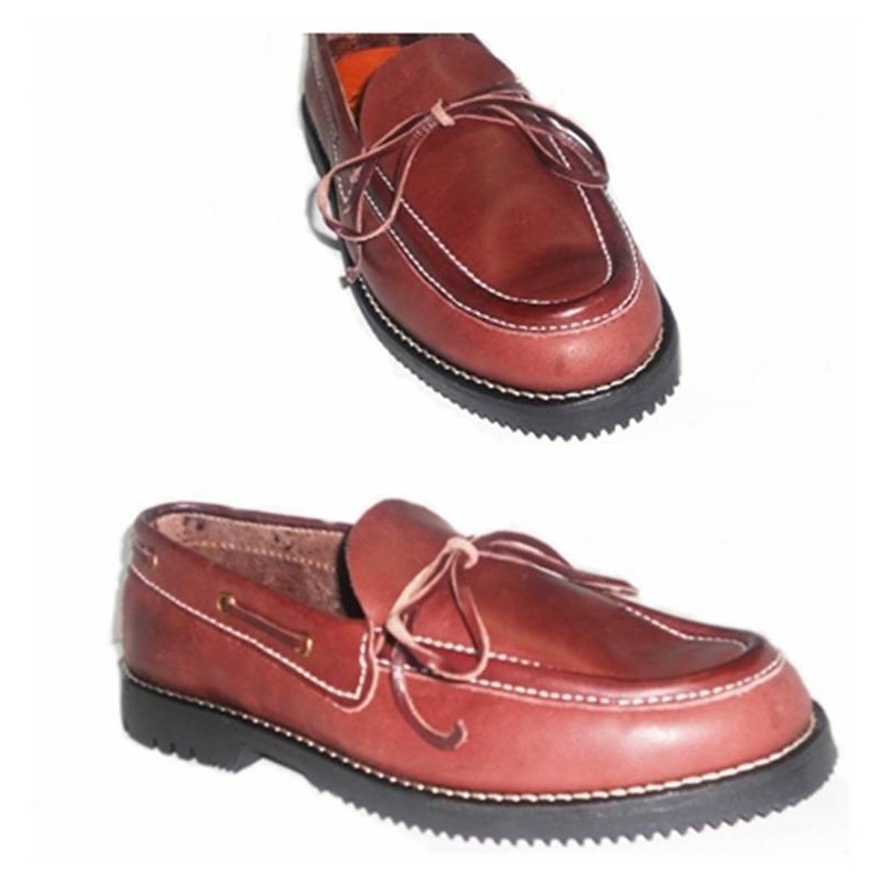 moccasins. Bordeaux leather boat shoe. with loop. handmade. classic design. resistant. exclusivity